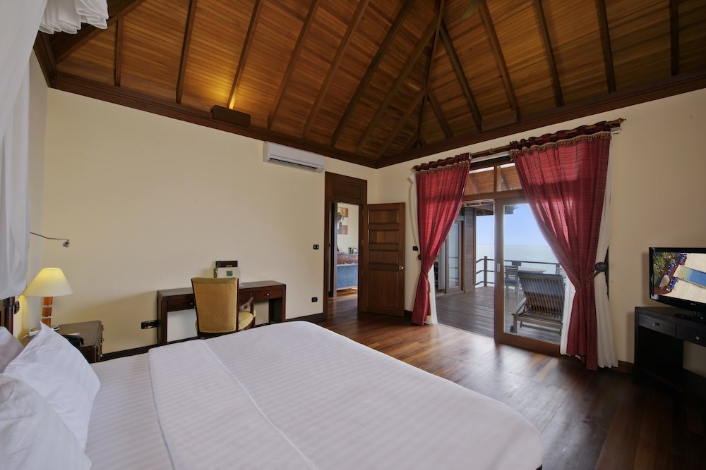 Prestige Jacuzzi Water Villa photo 2